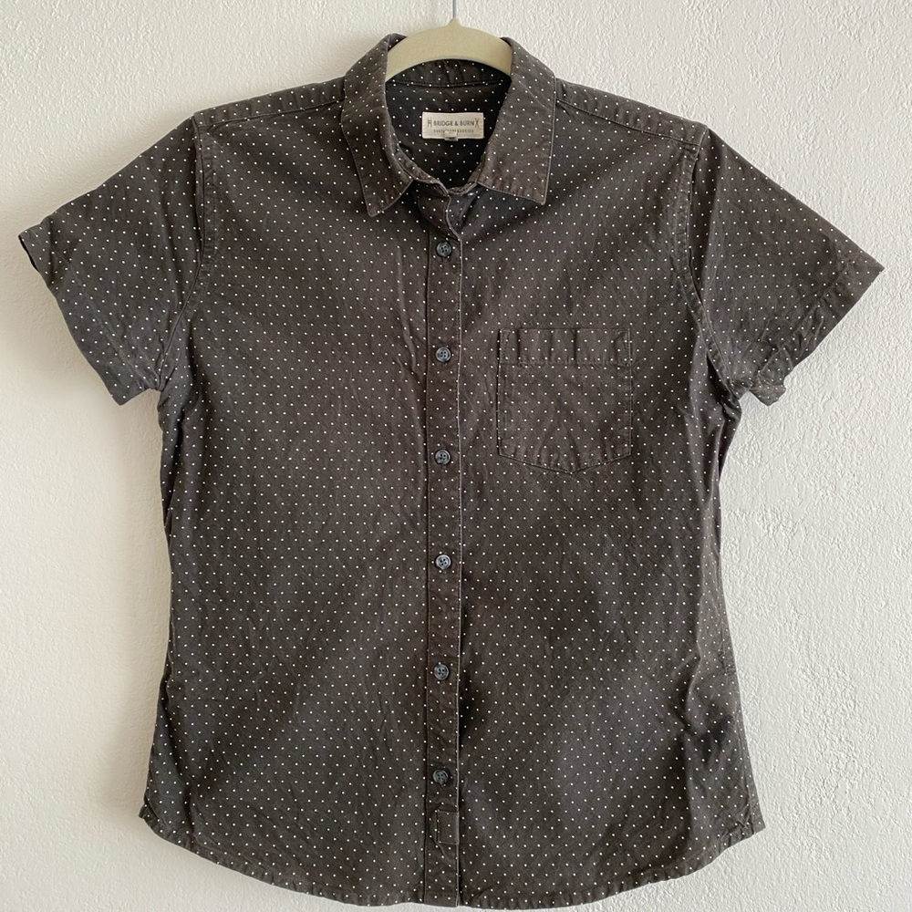 Gray Button Down Shirt with Short Sleeves and Subtle Dot Pattern